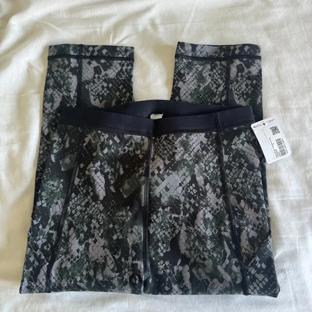 🆕 Lululemon HR Paddle Crop 15.75” Hideaway Multi